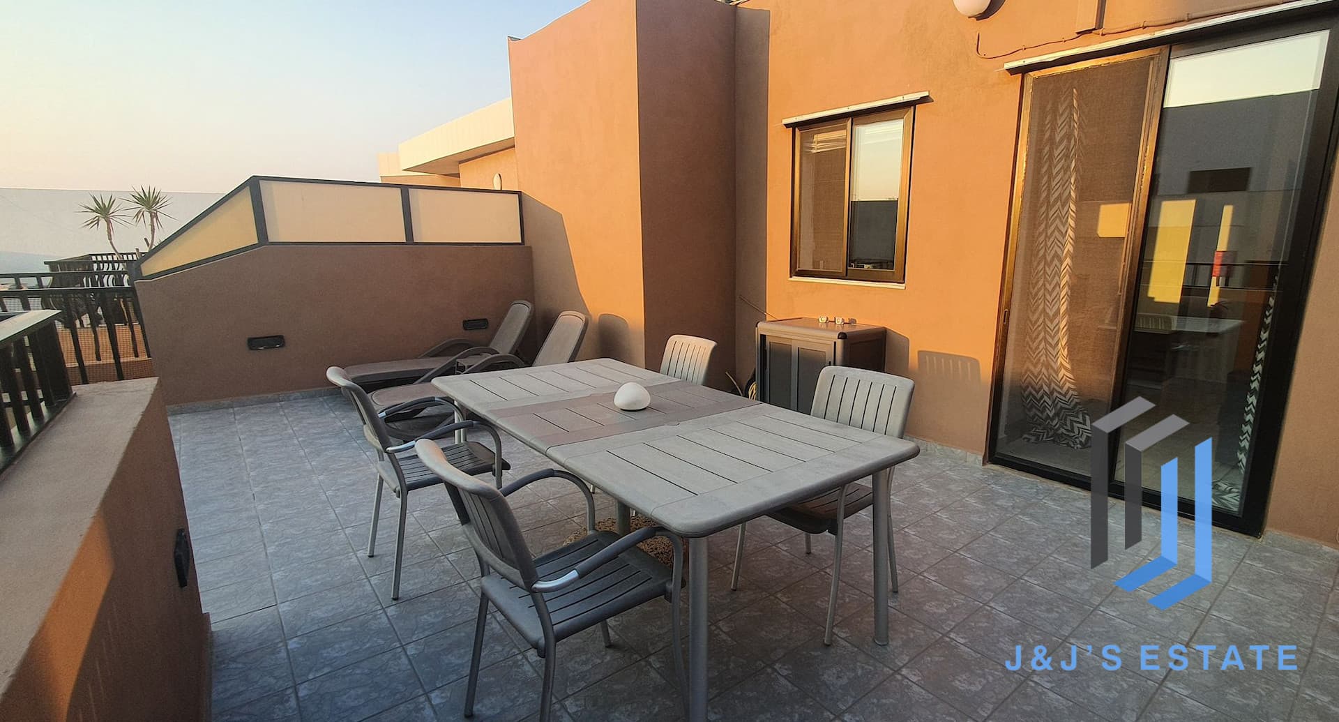 Fully furnished two-bedroom penthouse with sea view in St Paul’s Bay · 2