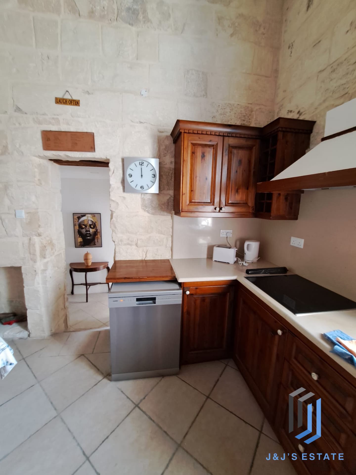 Renovated Fully Furnished Mosta House Of Character with Three Bedrooms · 8