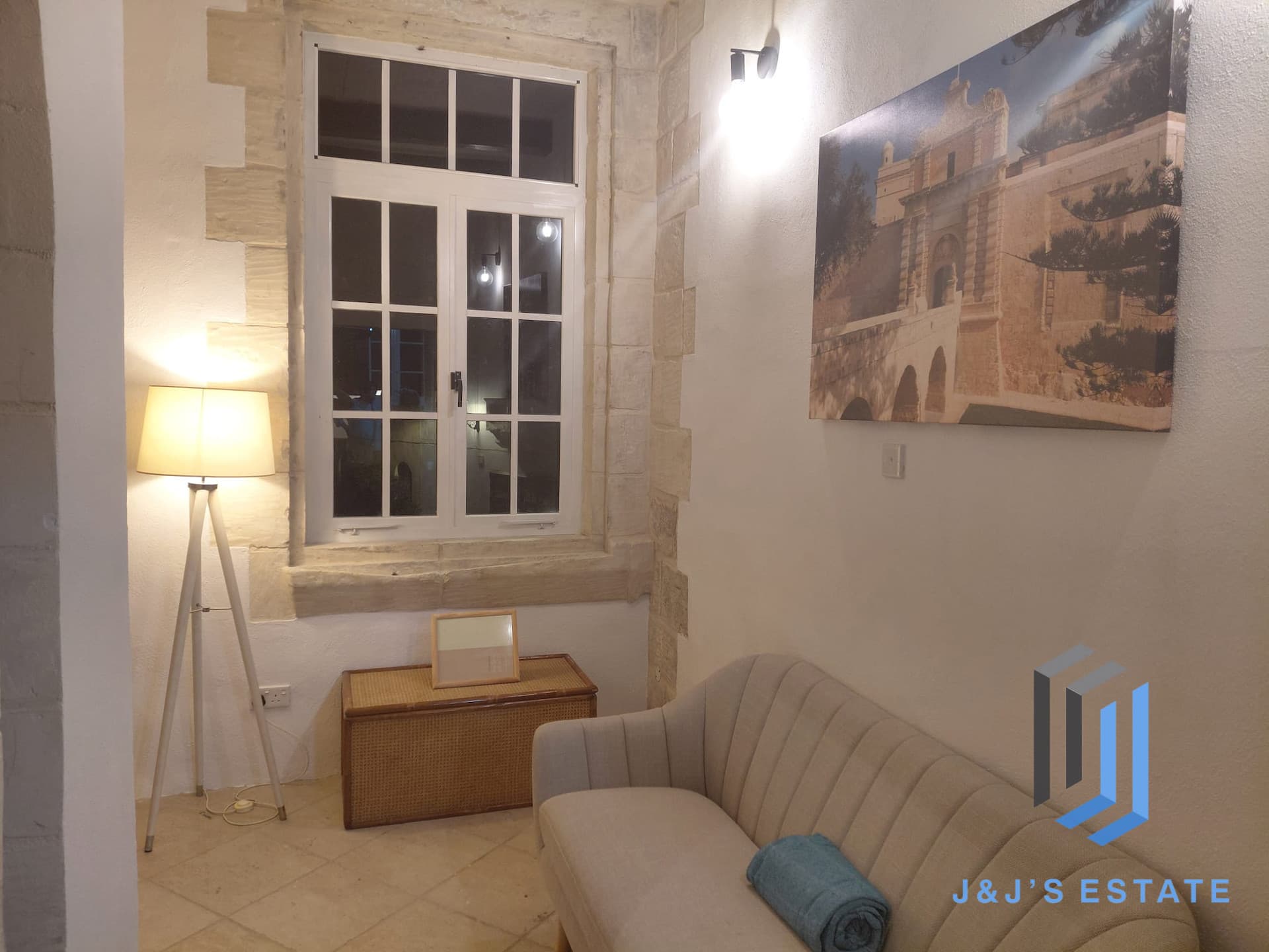 Renovated Fully Furnished Mosta House Of Character with Three Bedrooms · 14