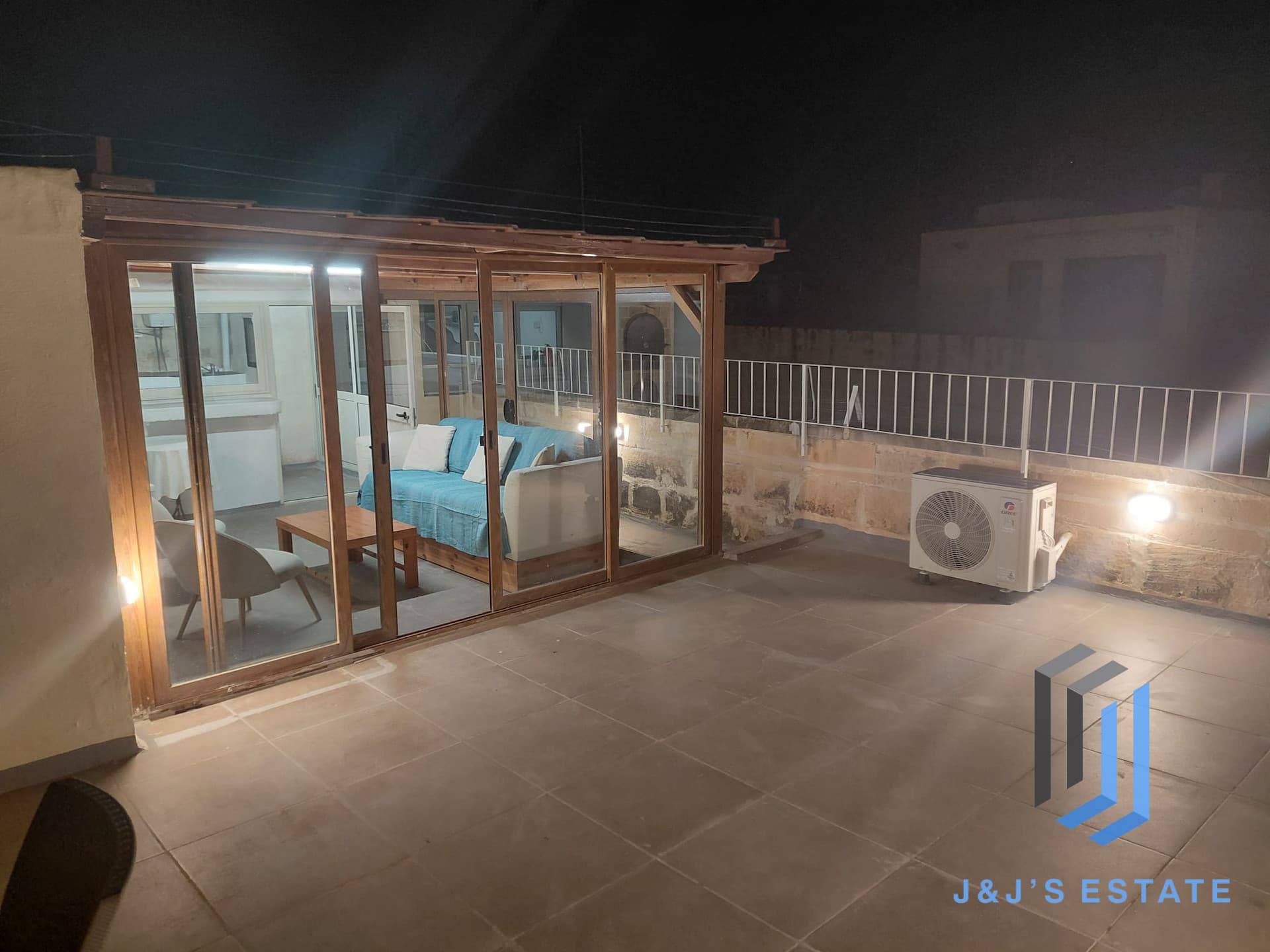 Renovated Fully Furnished Mosta House Of Character with Three Bedrooms · 16