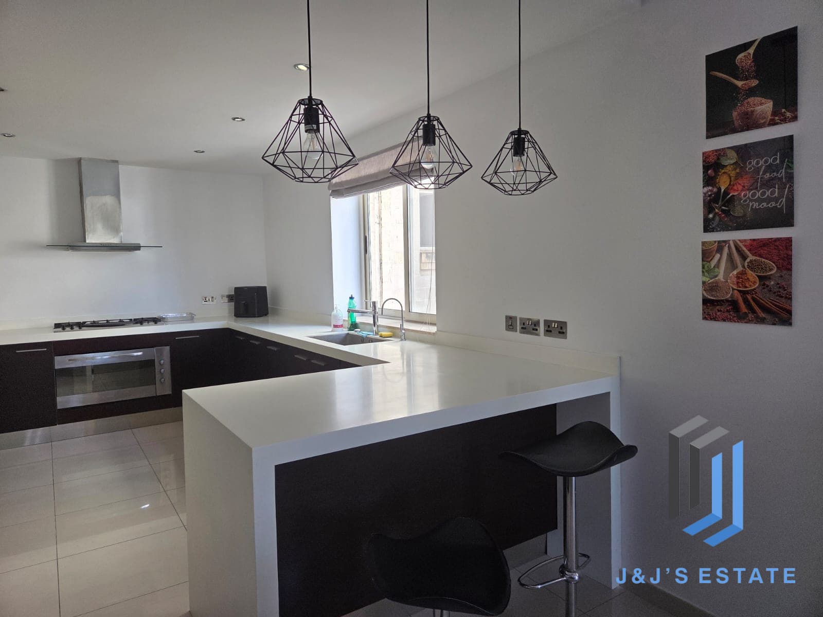 Fully Furnished Maisonette with 3 Bedrooms in Vibrant St Julians · 3