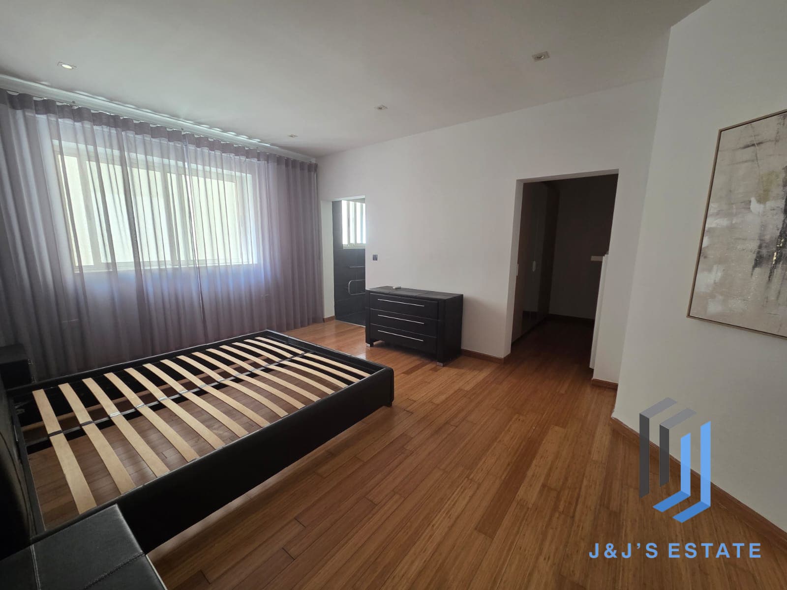 Fully Furnished Maisonette with 3 Bedrooms in Vibrant St Julians · 10