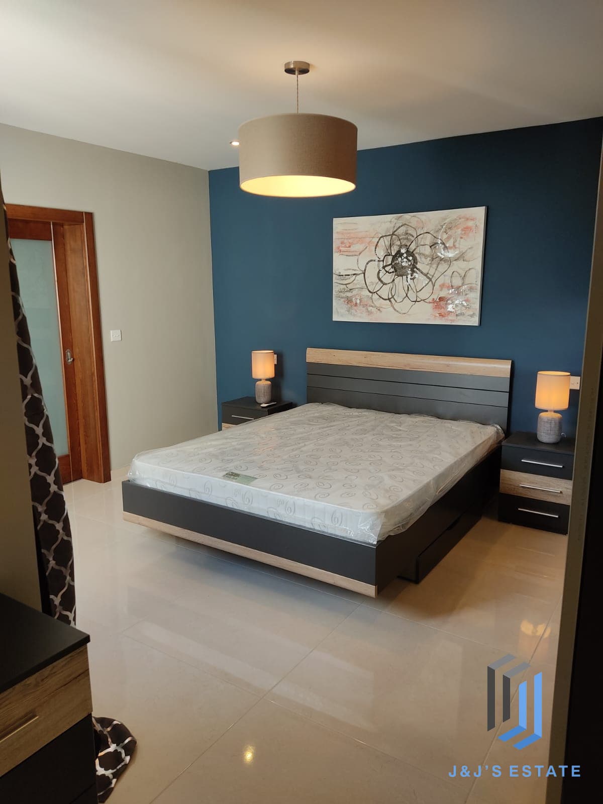 Fully furnished three-bedroom apartment in Swatar · 8