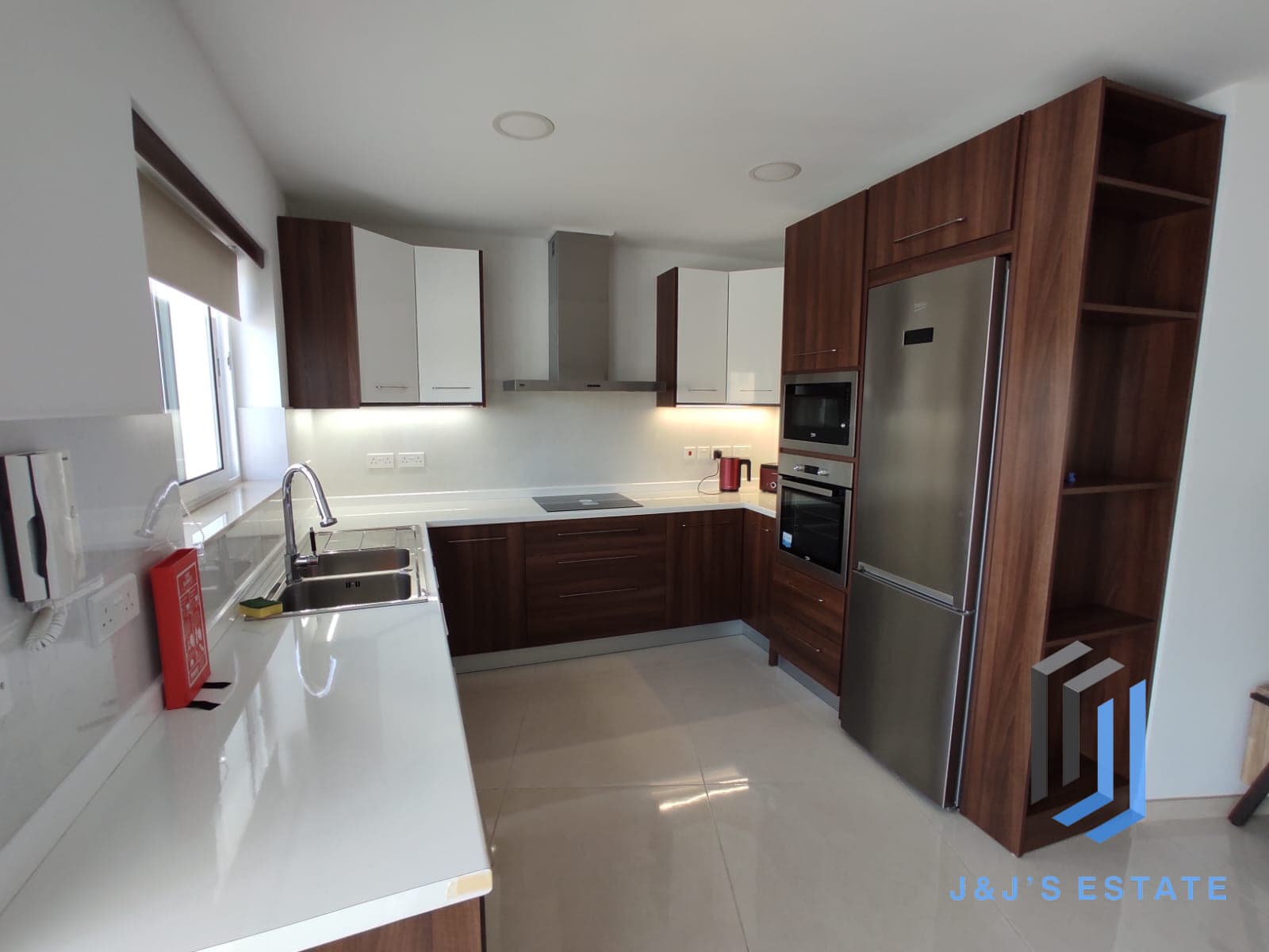 Fully furnished three-bedroom apartment in Swatar · 6