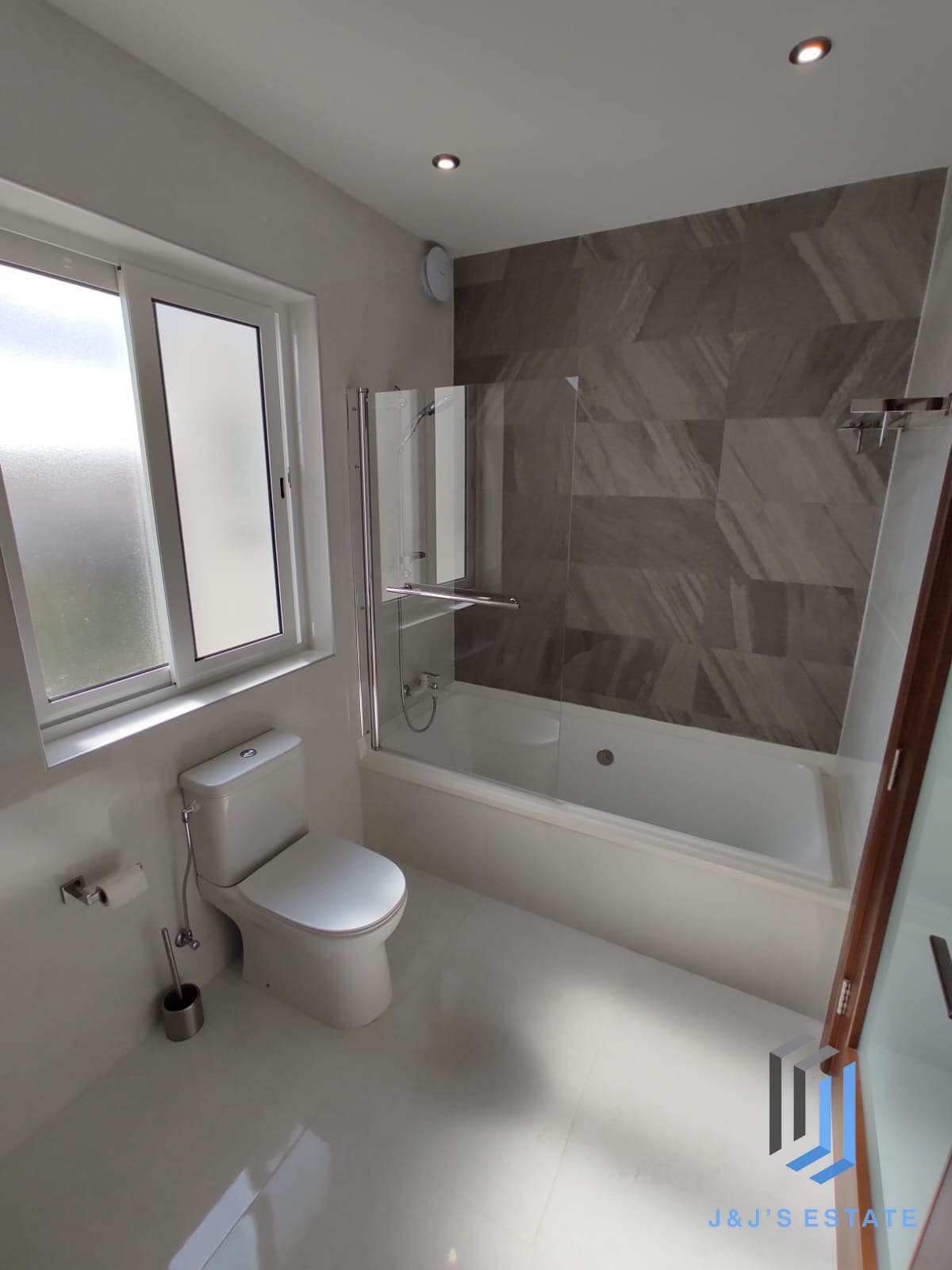 Fully furnished three-bedroom apartment in Swatar · 11