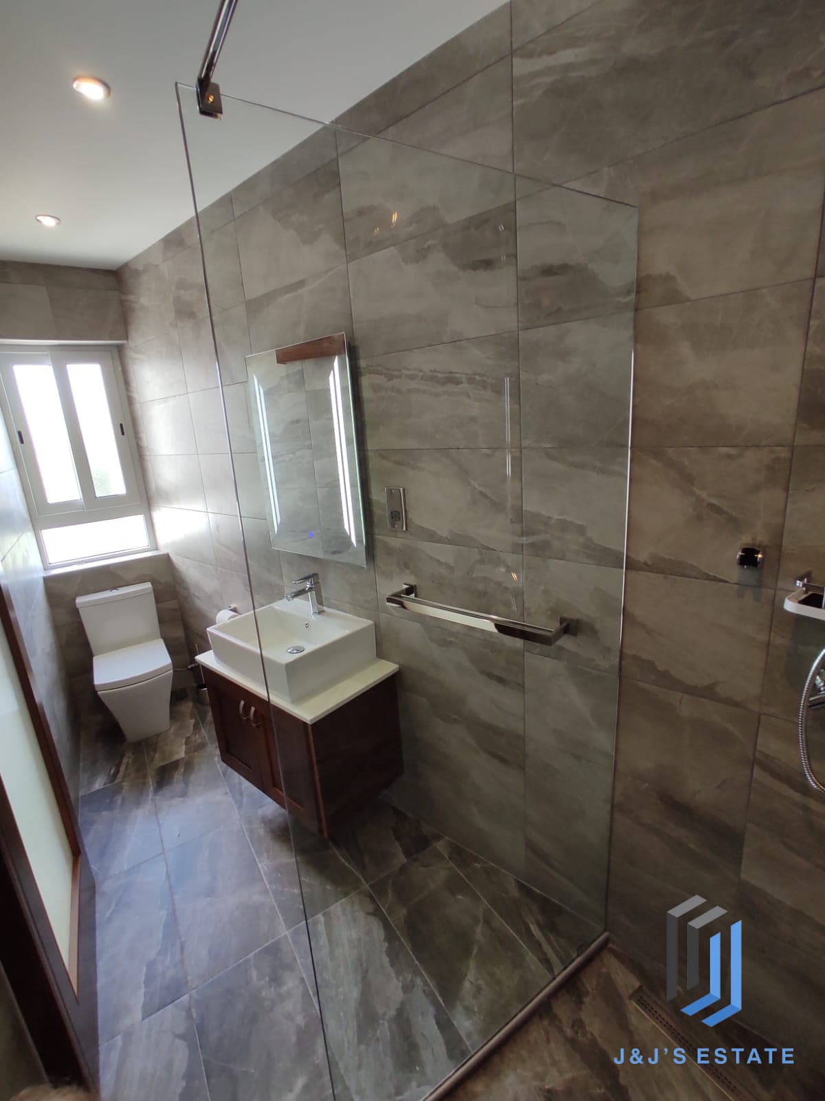 Fully furnished three-bedroom apartment in Swatar · 13