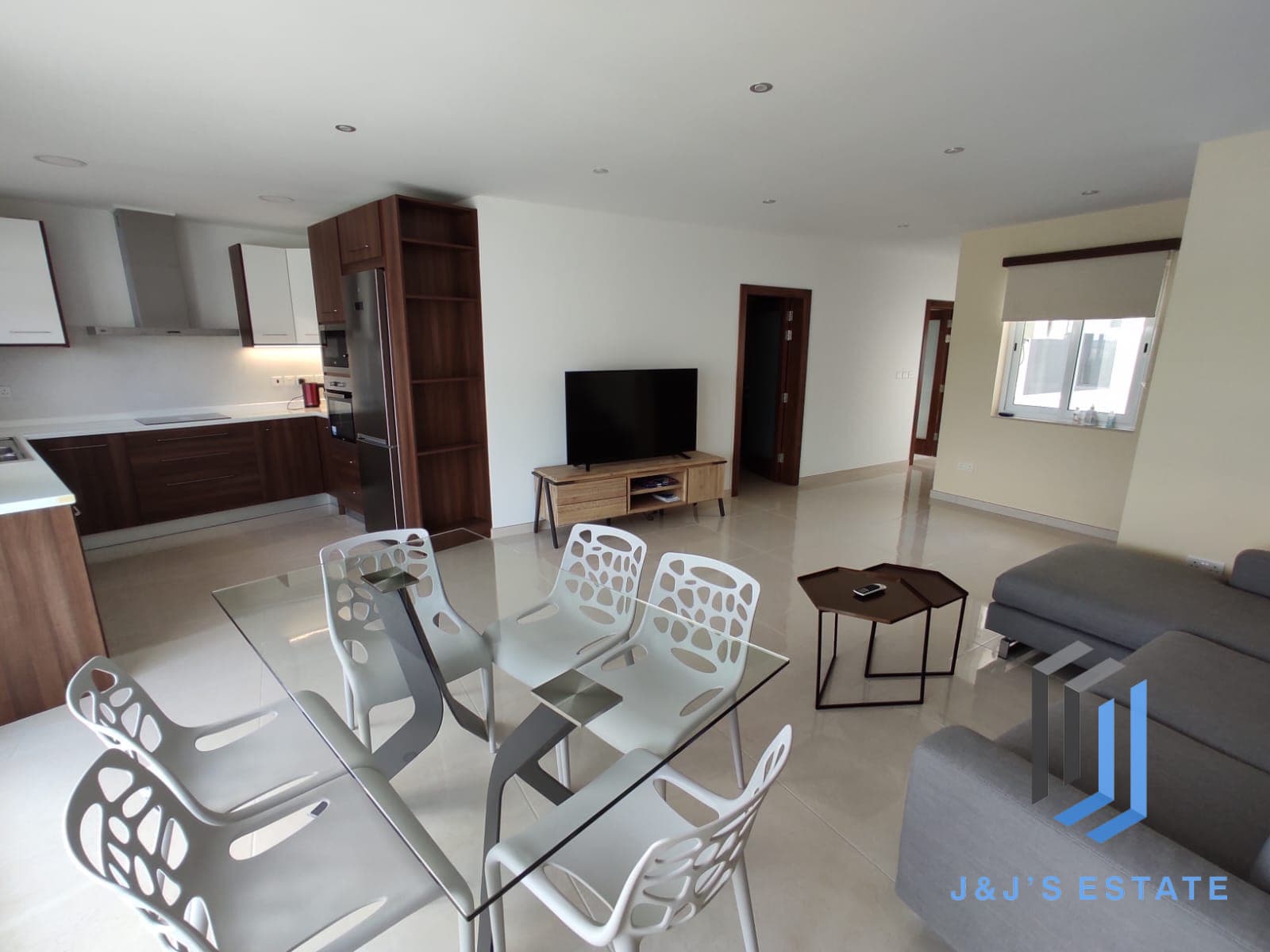Fully furnished three-bedroom apartment in Swatar · 1