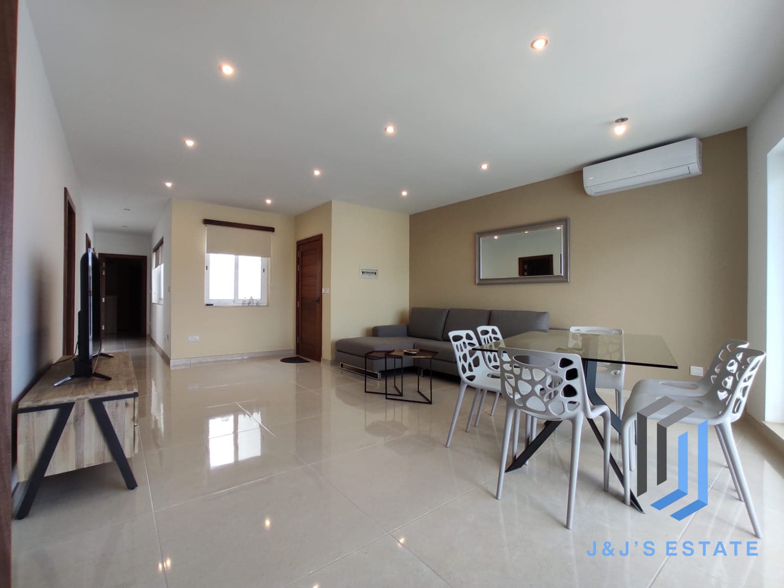 Fully furnished three-bedroom apartment in Swatar · 2