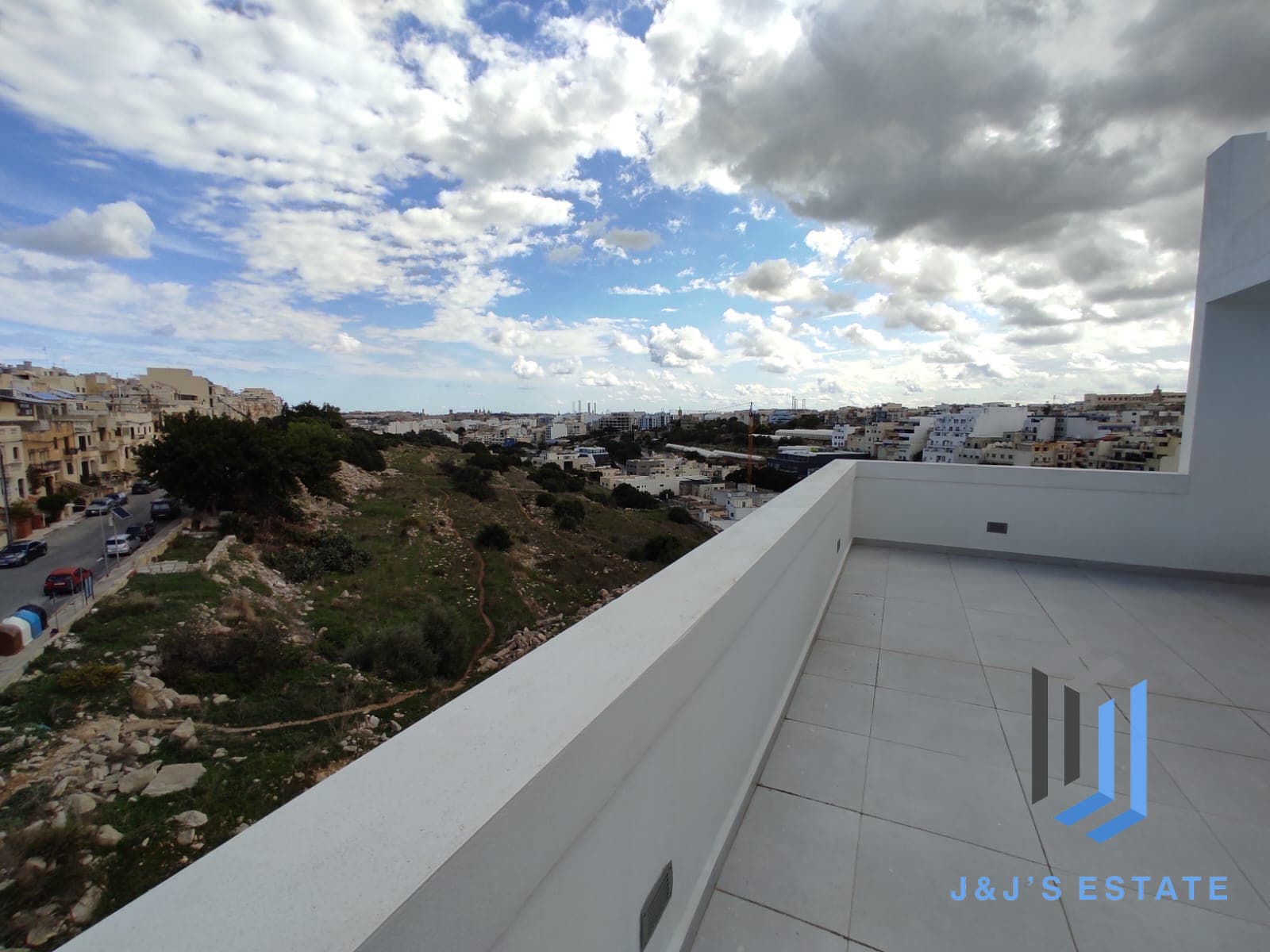 Fully furnished three-bedroom apartment in Swatar · 16