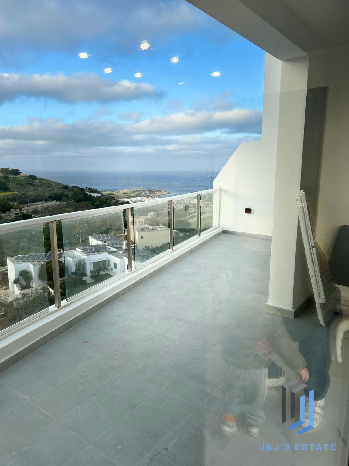 Penthouse Apartment in Tranquil Gharghur With Sea View · 2