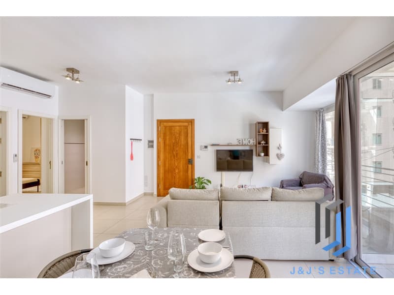 Fully Furnished Two Bedroom Apartment in Sliema Neat the Sea · 2
