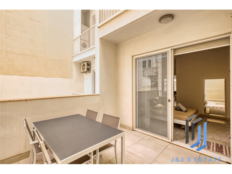 Fully Furnished Two Bedroom Apartment in Sliema Neat the Sea · 12