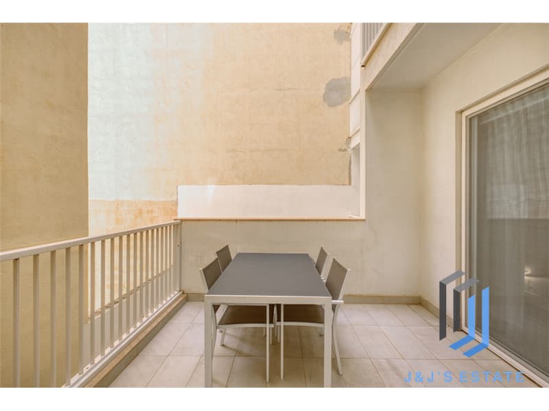 Fully Furnished Two Bedroom Apartment in Sliema Neat the Sea · 13