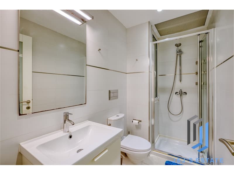 Fully Furnished Two Bedroom Apartment in Sliema Neat the Sea · 26