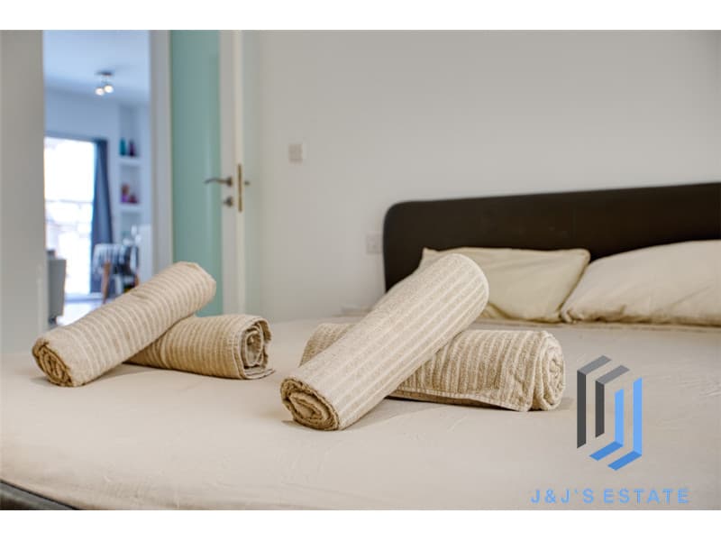 Fully Furnished Two Bedroom Apartment in Sliema Neat the Sea · 16