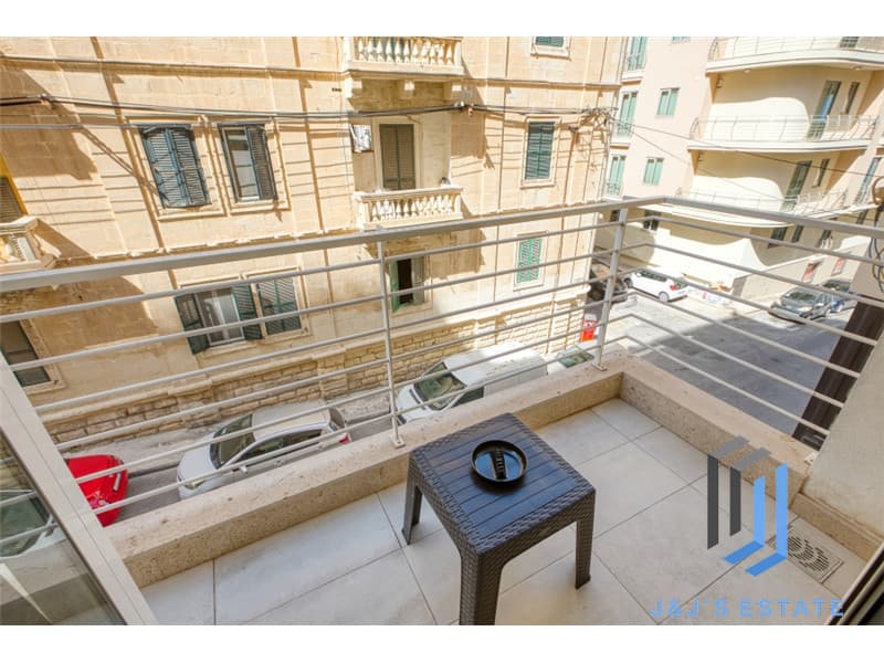 Fully Furnished Two Bedroom Apartment in Sliema Neat the Sea · 14