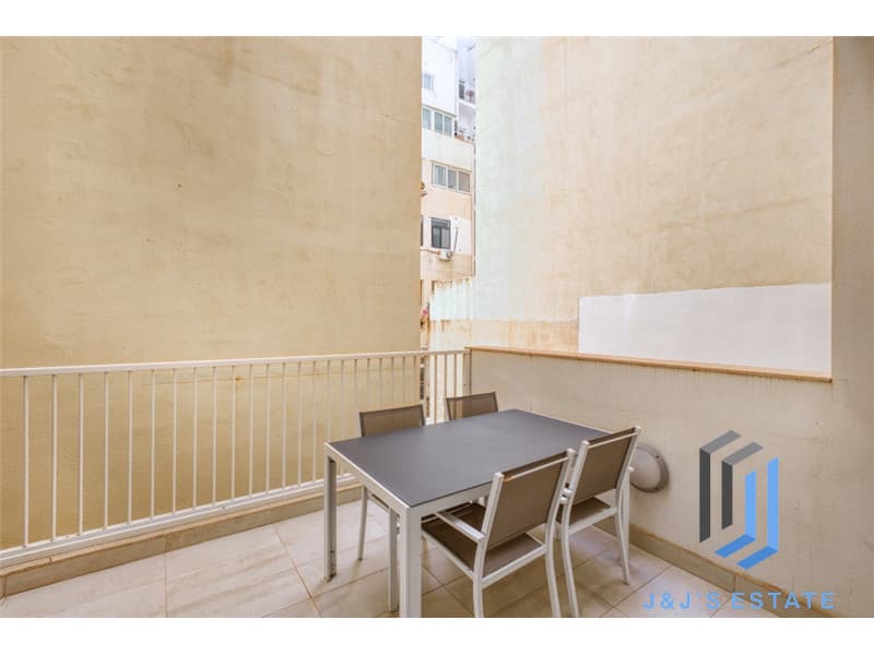 Fully Furnished Two Bedroom Apartment in Sliema Neat the Sea · 15