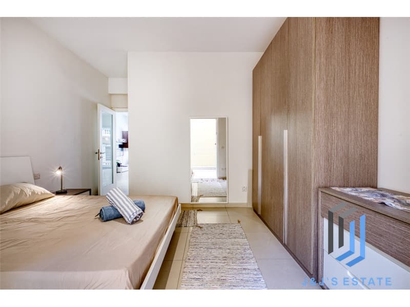 Fully Furnished Two Bedroom Apartment in Sliema Neat the Sea · 21