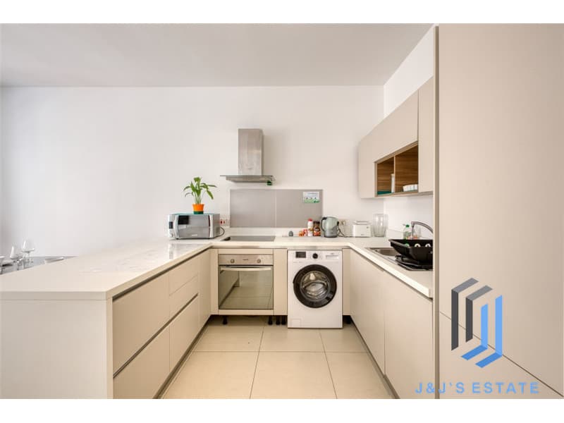 Fully Furnished Two Bedroom Apartment in Sliema Neat the Sea · 11