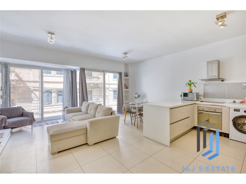 Fully Furnished Two Bedroom Apartment in Sliema Neat the Sea · 6