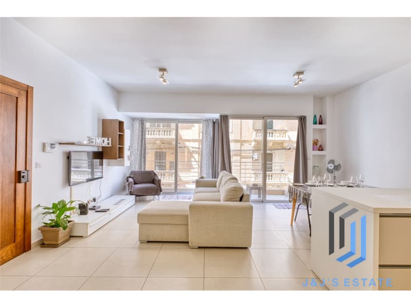 Fully Furnished Two Bedroom Apartment in Sliema Neat the Sea · 5
