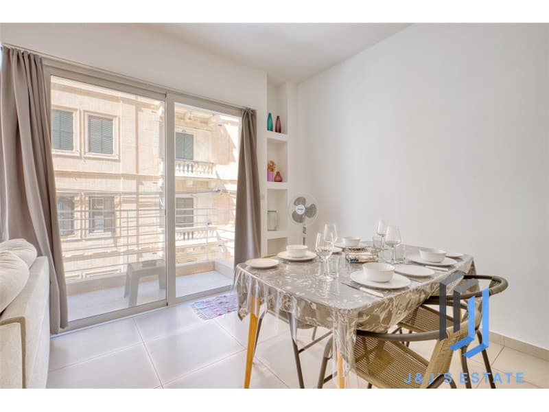 Fully Furnished Two Bedroom Apartment in Sliema Neat the Sea · 10