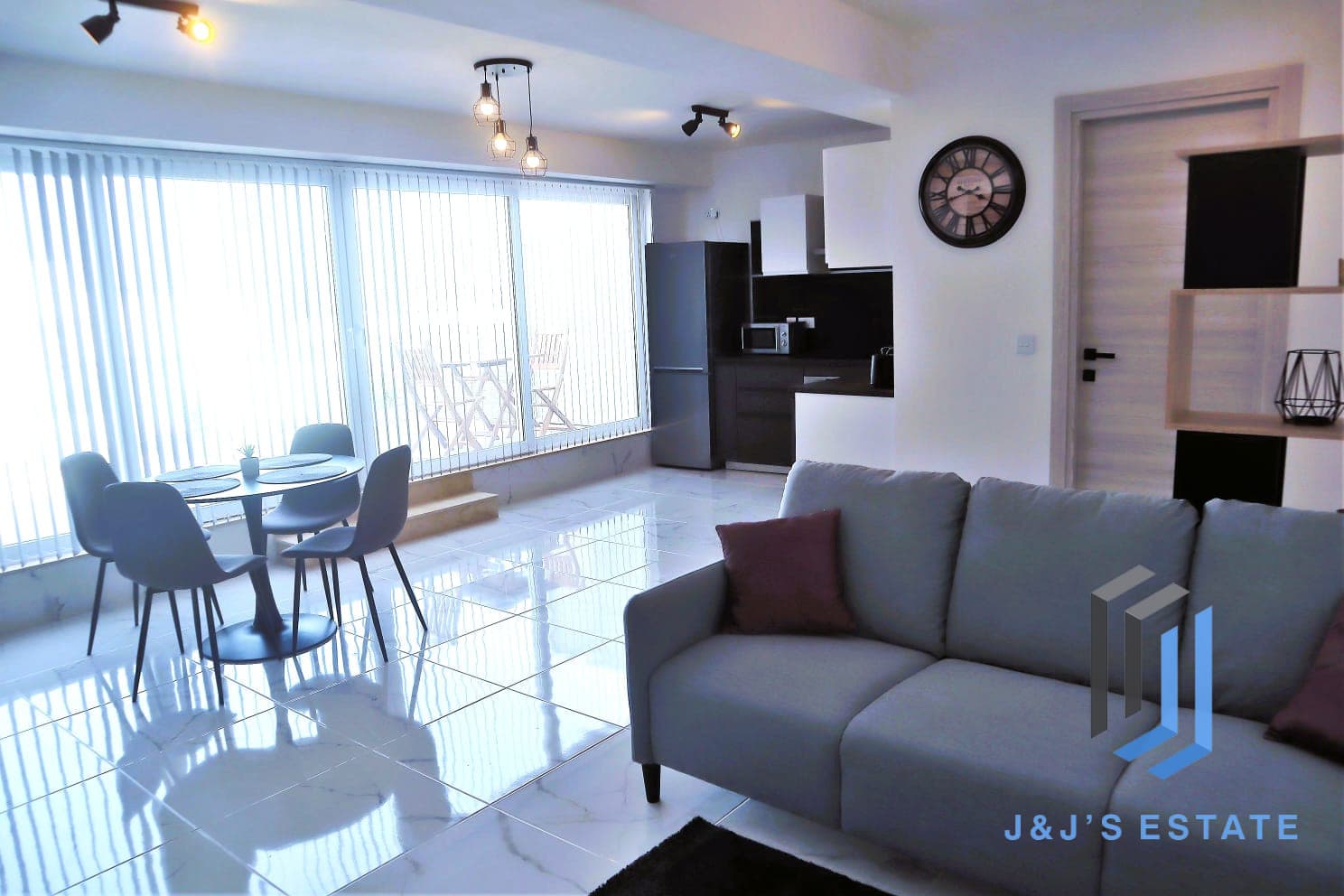 Fully Furnished Swieqi Penthouse with Sea View · 4
