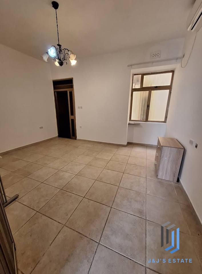 Modern Two Bedroom Ground Floor Flat in Hamrun · 5