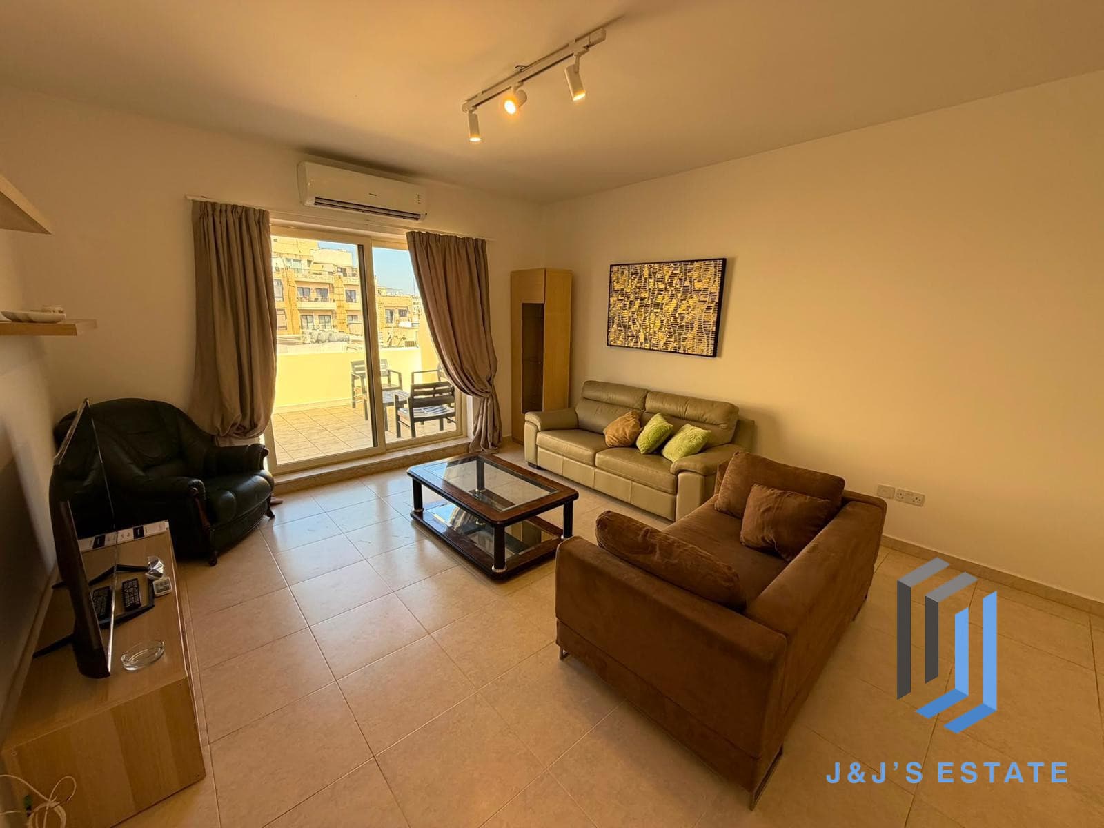 Fully furnished three-bedroom apartment in central Sliema · 2