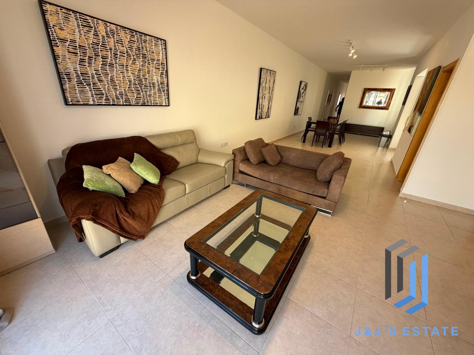 Fully furnished three-bedroom apartment in central Sliema · 1