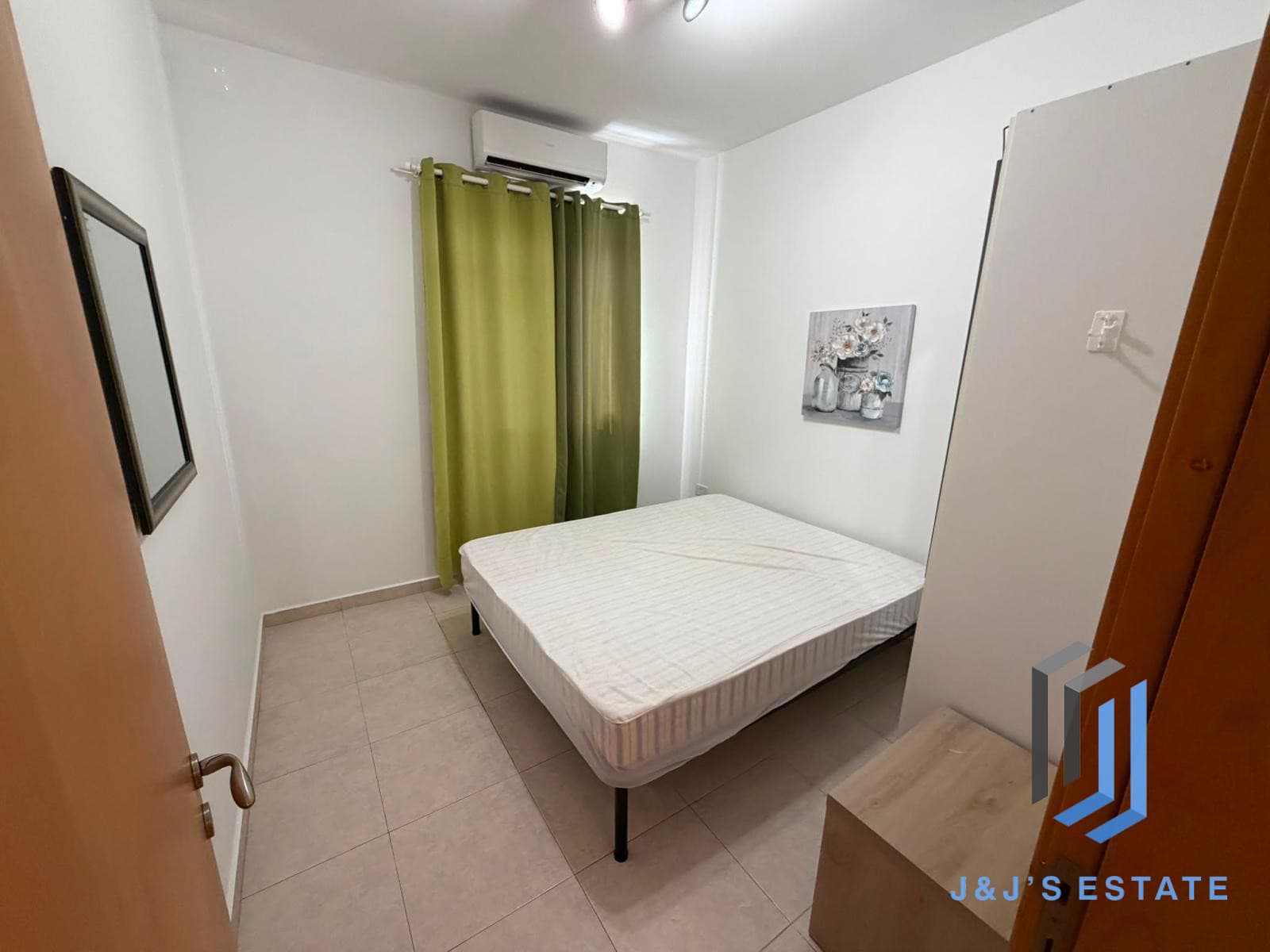 Fully furnished three-bedroom apartment in central Sliema · 12