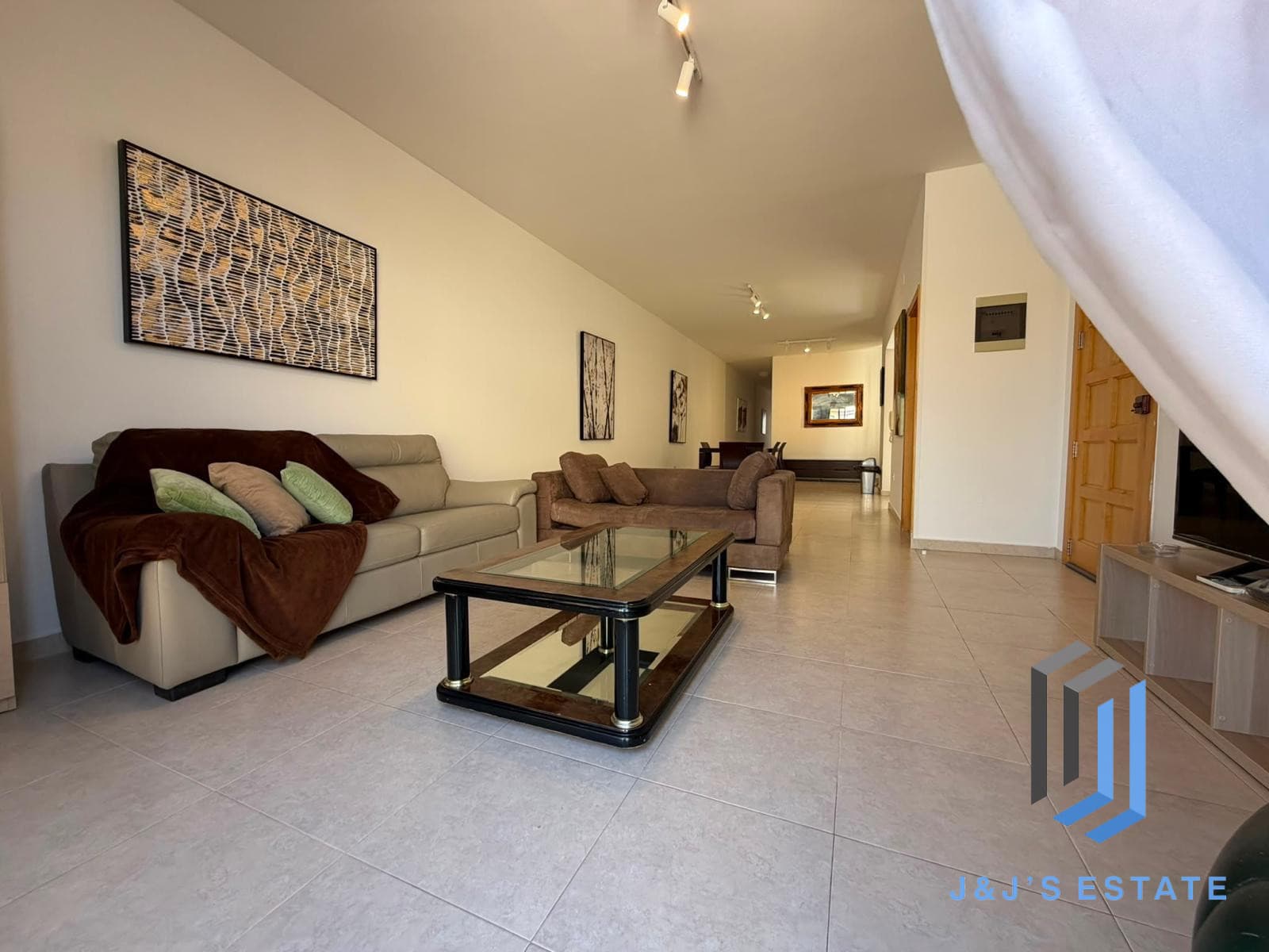 Fully furnished three-bedroom apartment in central Sliema · 4