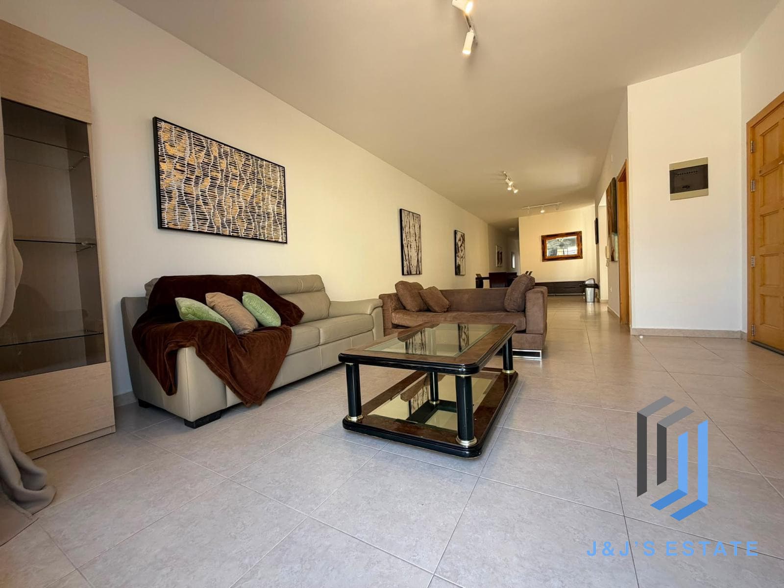 Fully furnished three-bedroom apartment in central Sliema · 5