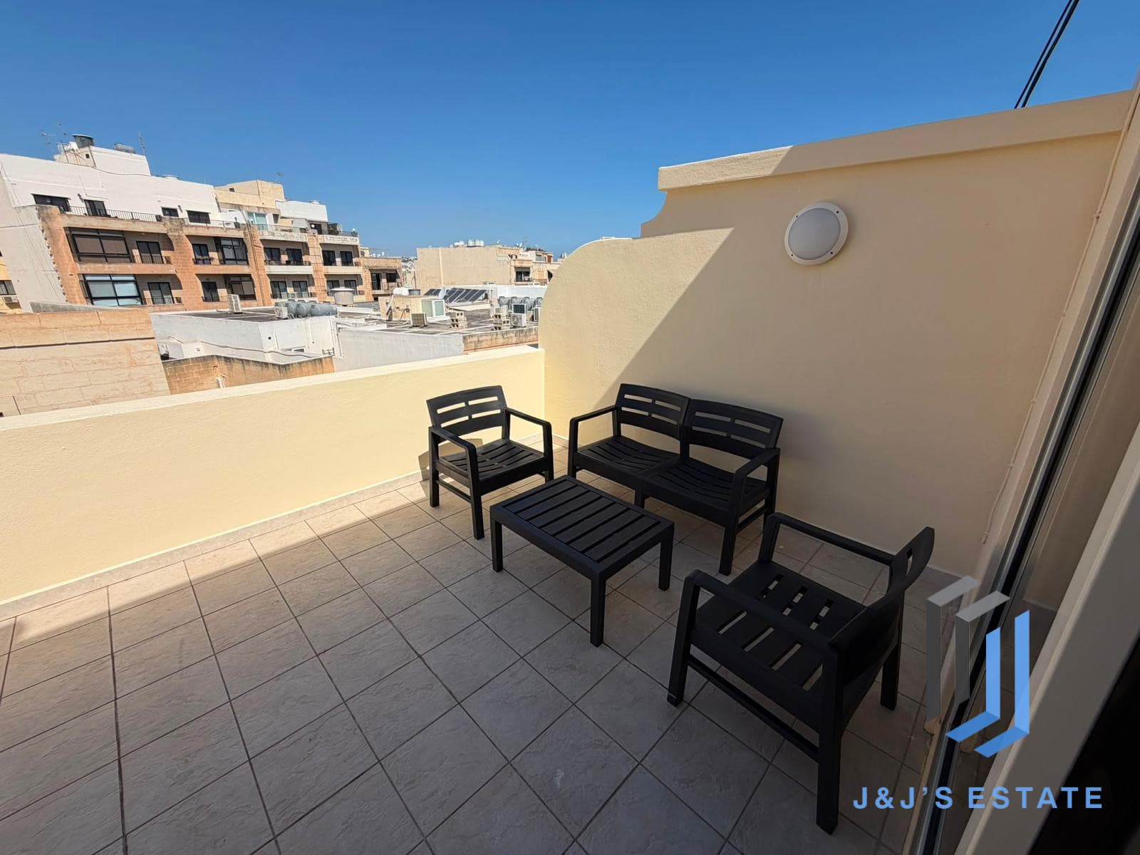 Fully furnished three-bedroom apartment in central Sliema · 3