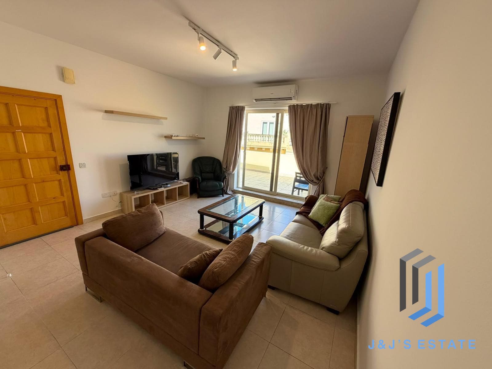 Fully furnished three-bedroom apartment in central Sliema · 6