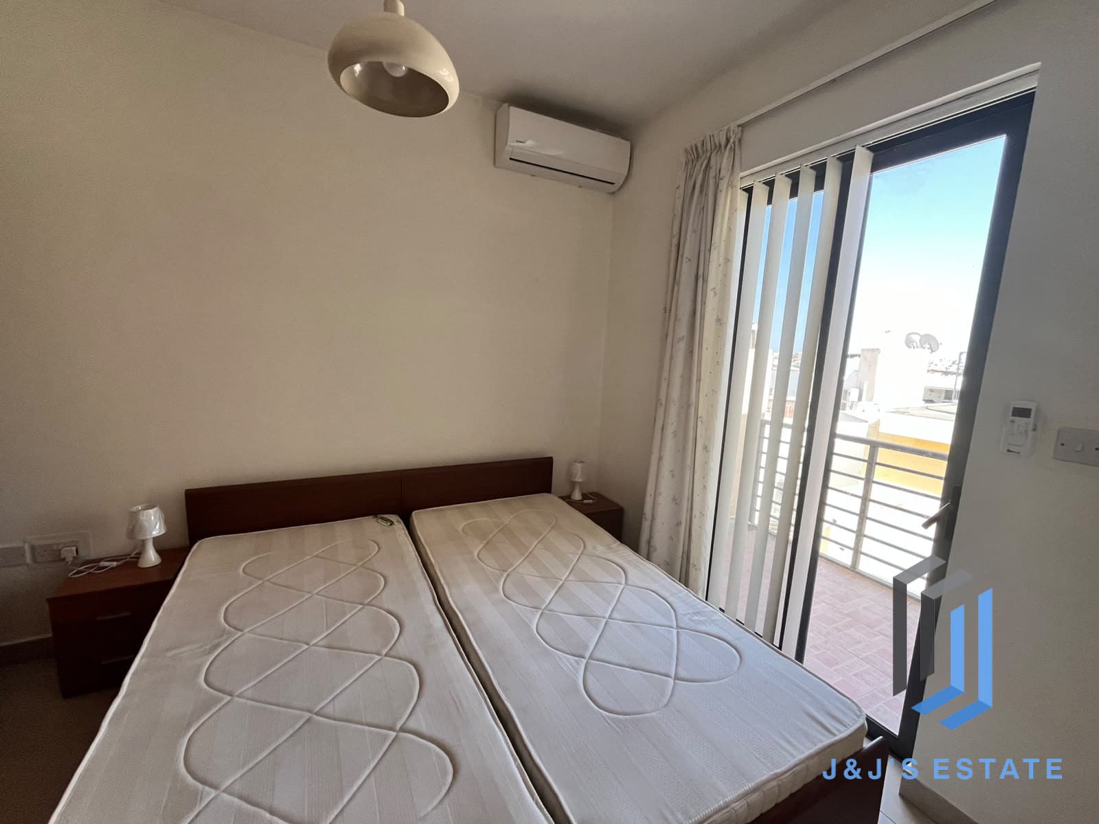 Fully furnished three-bedroom penthouse with sea view in Swieqi · 13