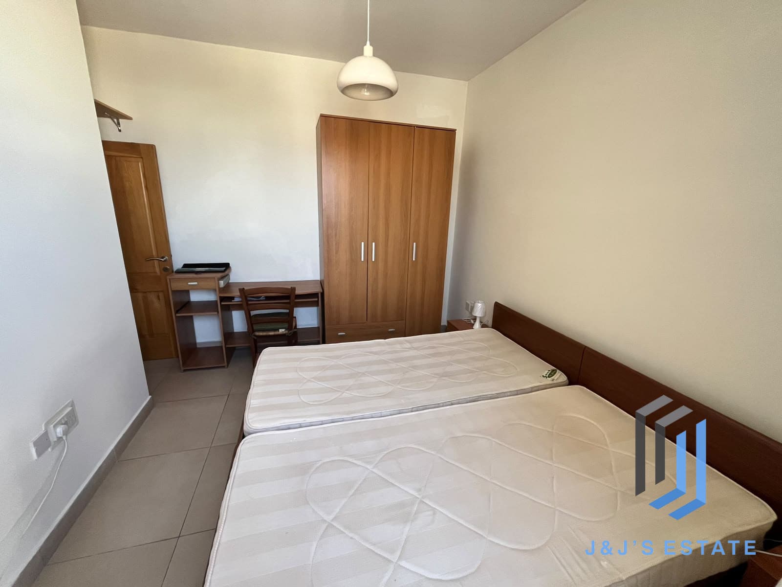 Fully furnished three-bedroom penthouse with sea view in Swieqi · 15