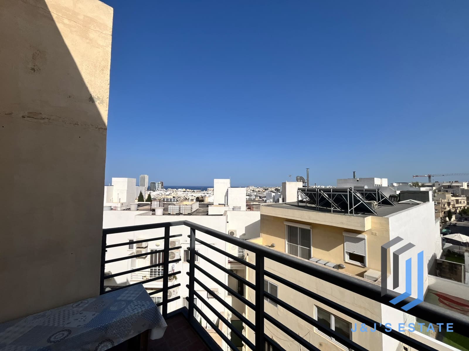 Fully furnished three-bedroom penthouse with sea view in Swieqi · 14