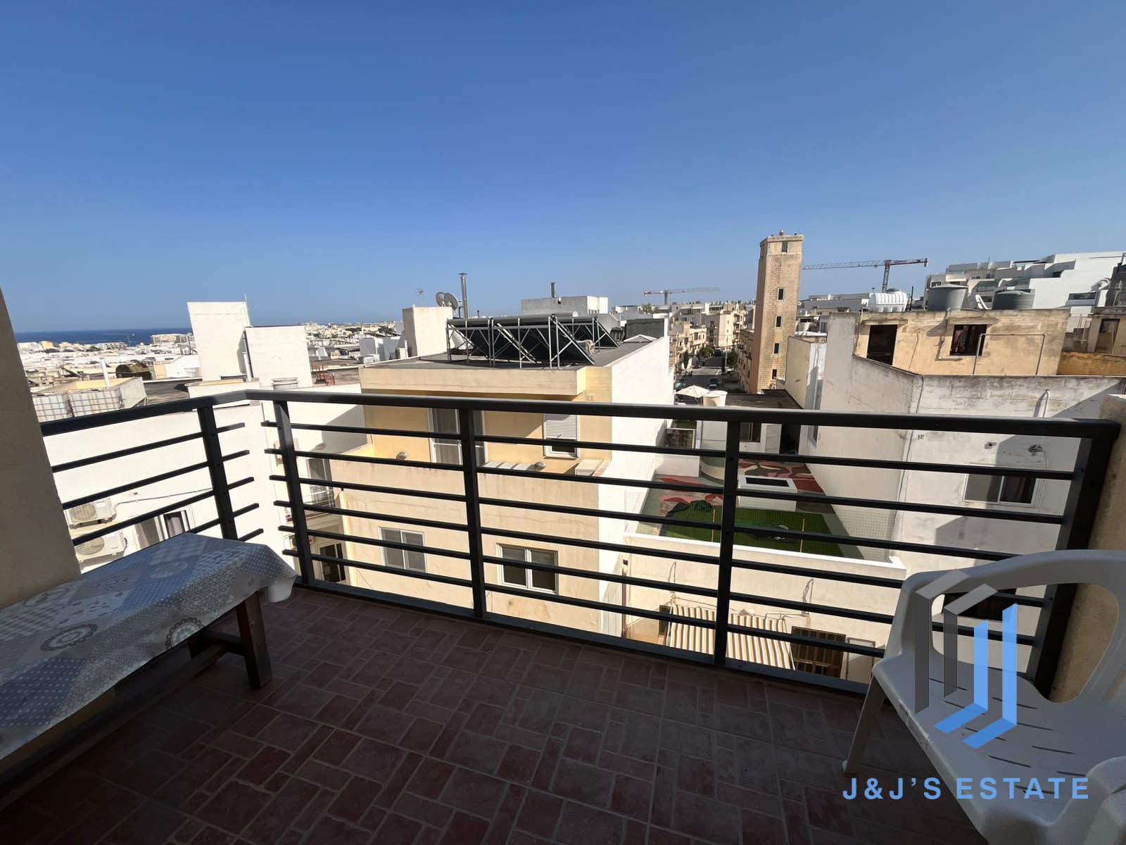 Fully furnished three-bedroom penthouse with sea view in Swieqi · 20