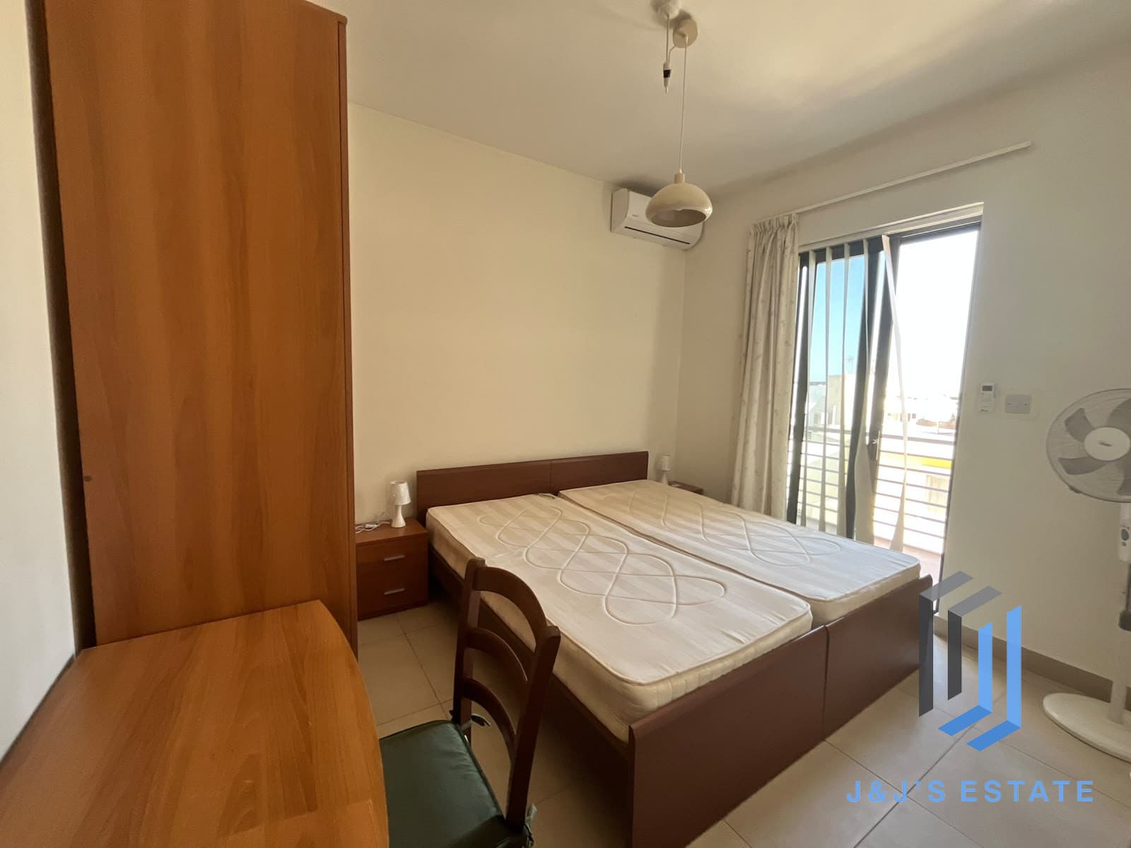 Fully furnished three-bedroom penthouse with sea view in Swieqi · 16