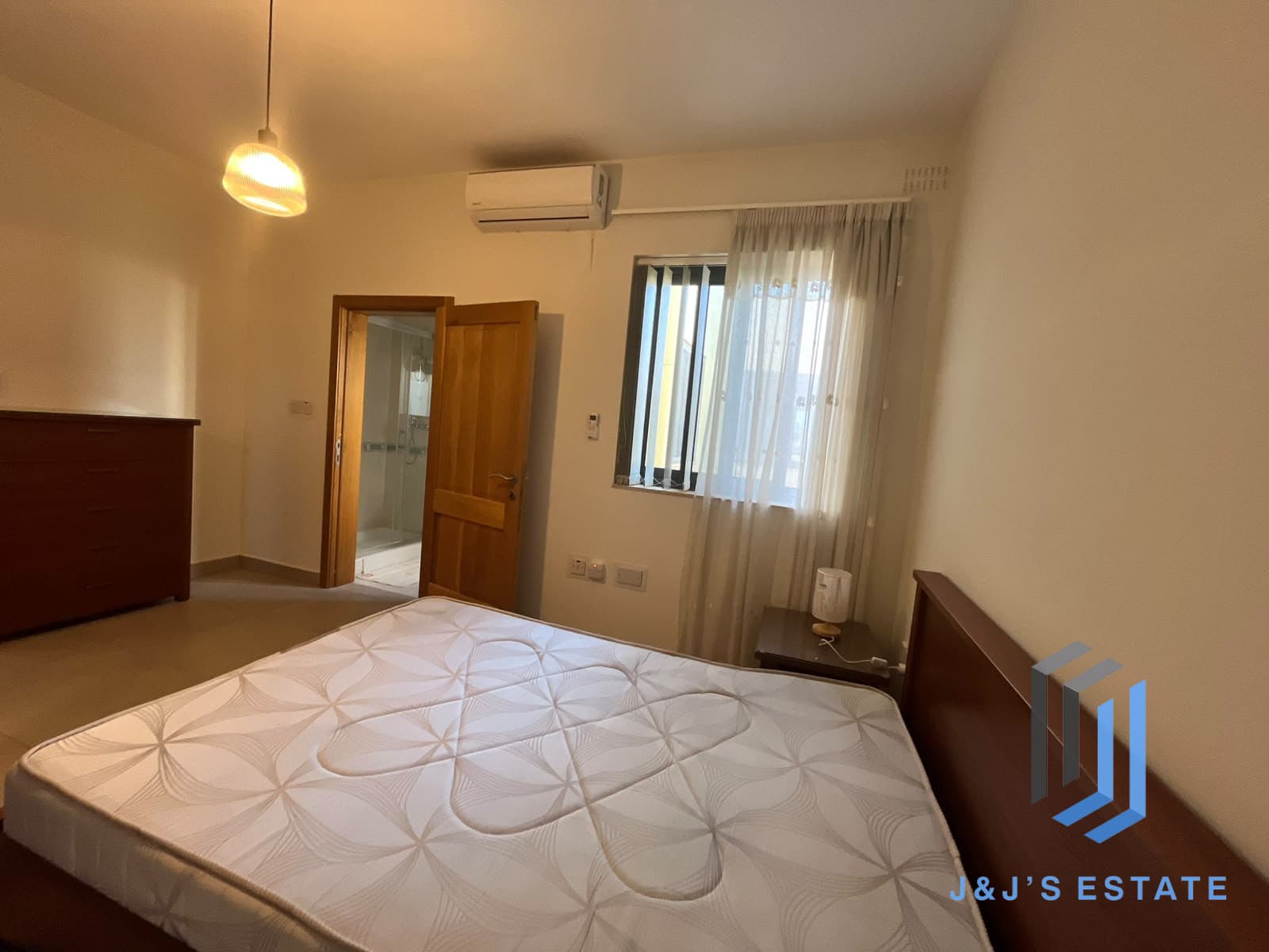 Fully furnished three-bedroom penthouse with sea view in Swieqi · 12
