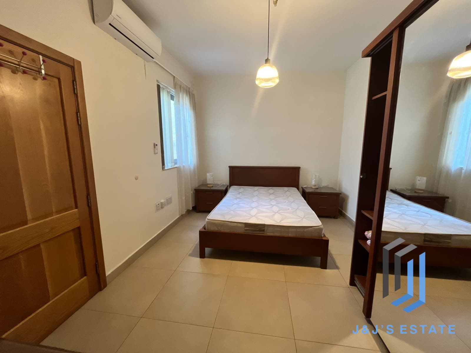 Fully furnished three-bedroom penthouse with sea view in Swieqi · 10