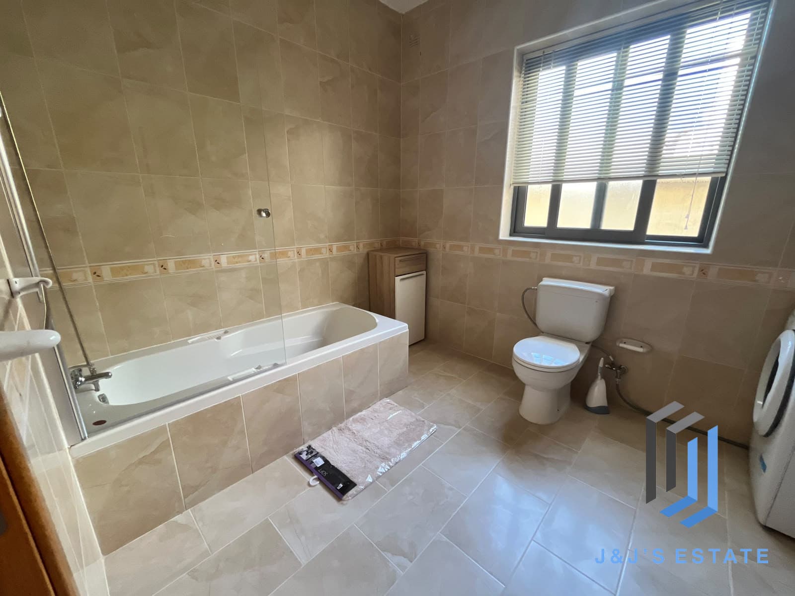 Fully furnished three-bedroom penthouse with sea view in Swieqi · 24