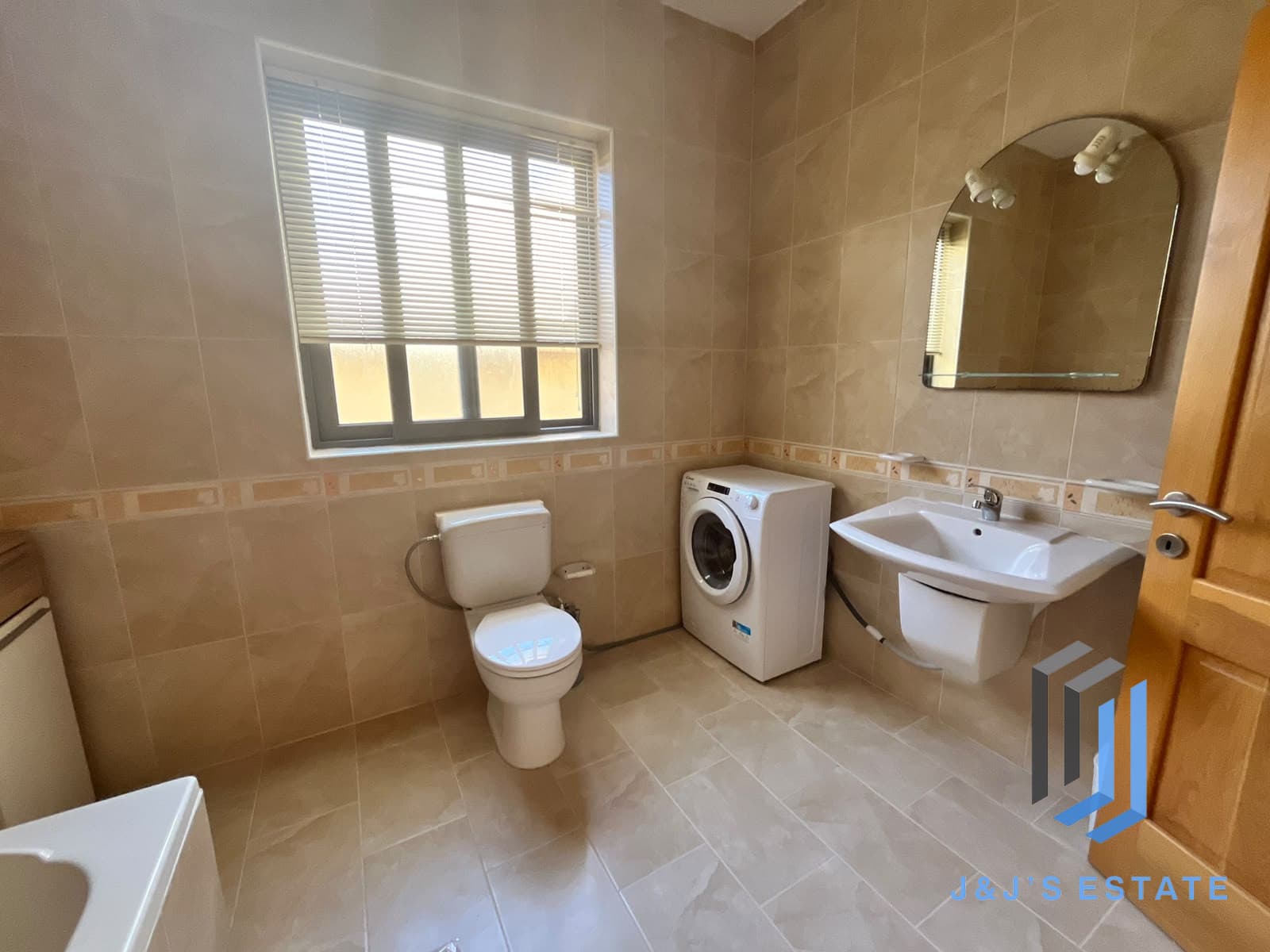 Fully furnished three-bedroom penthouse with sea view in Swieqi · 23