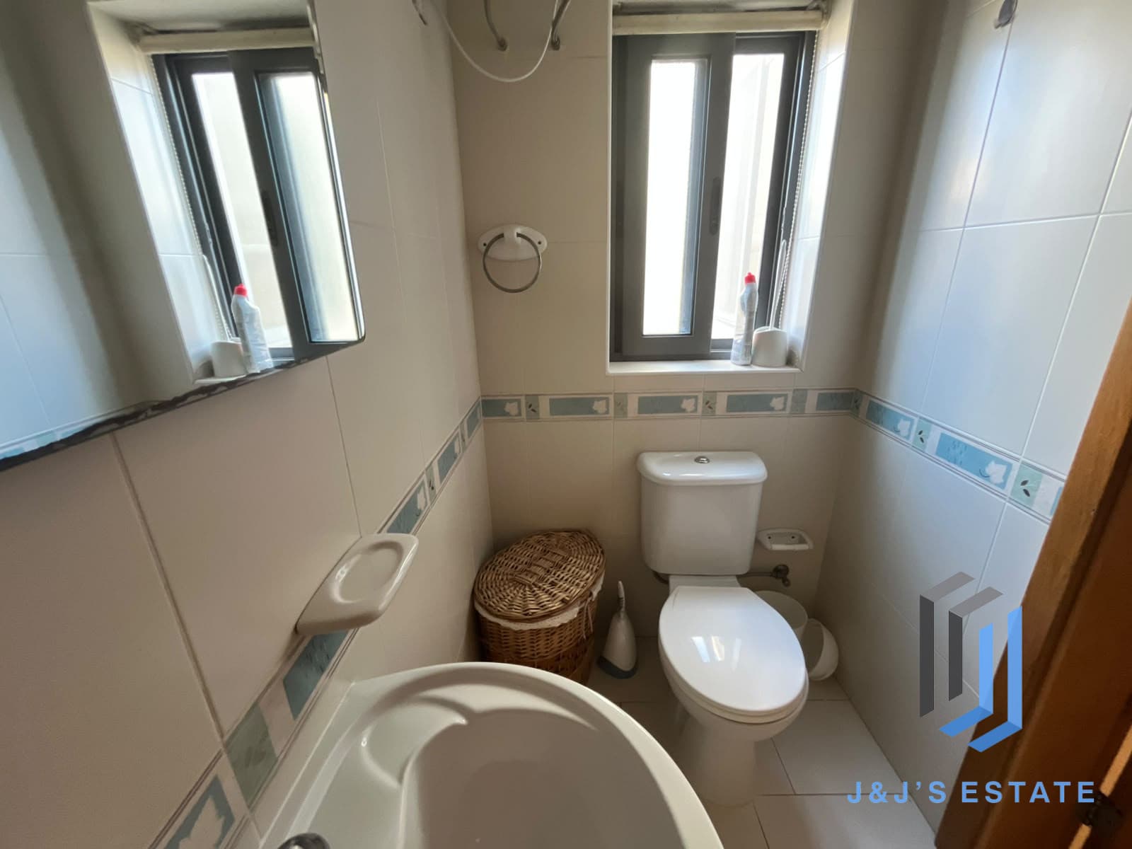 Fully furnished three-bedroom penthouse with sea view in Swieqi · 21
