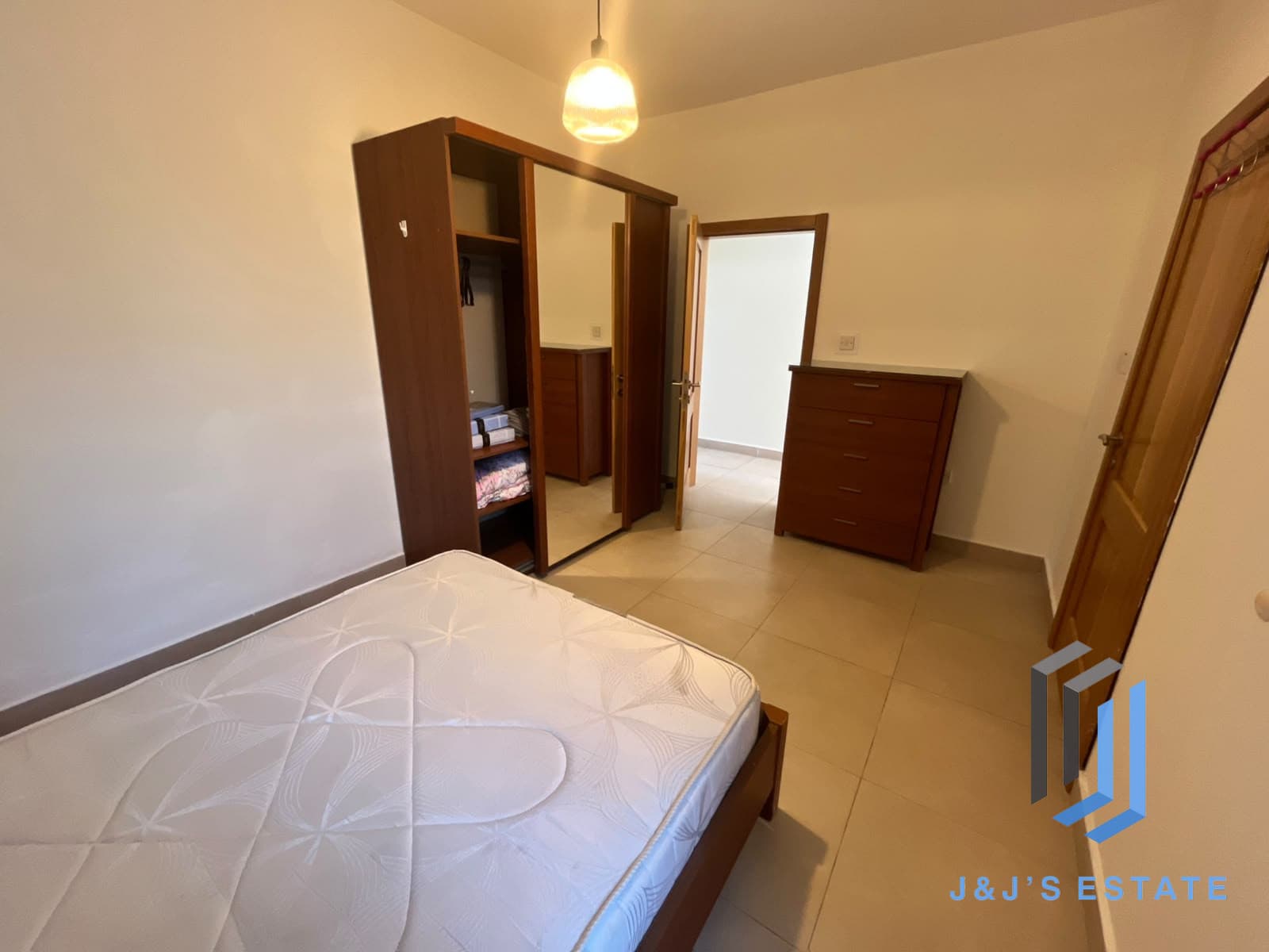 Fully furnished three-bedroom penthouse with sea view in Swieqi · 11