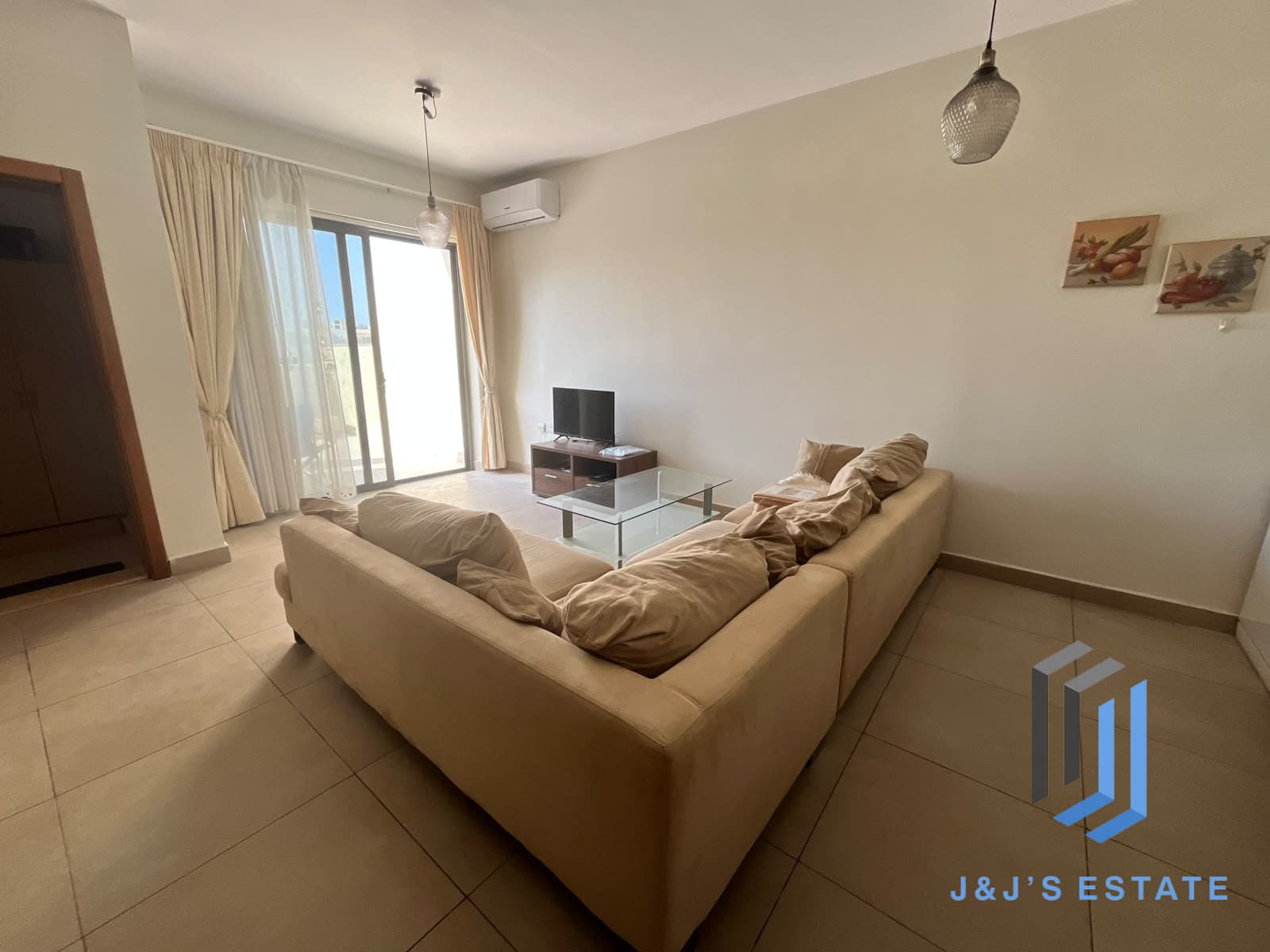 Fully furnished three-bedroom penthouse with sea view in Swieqi · 3