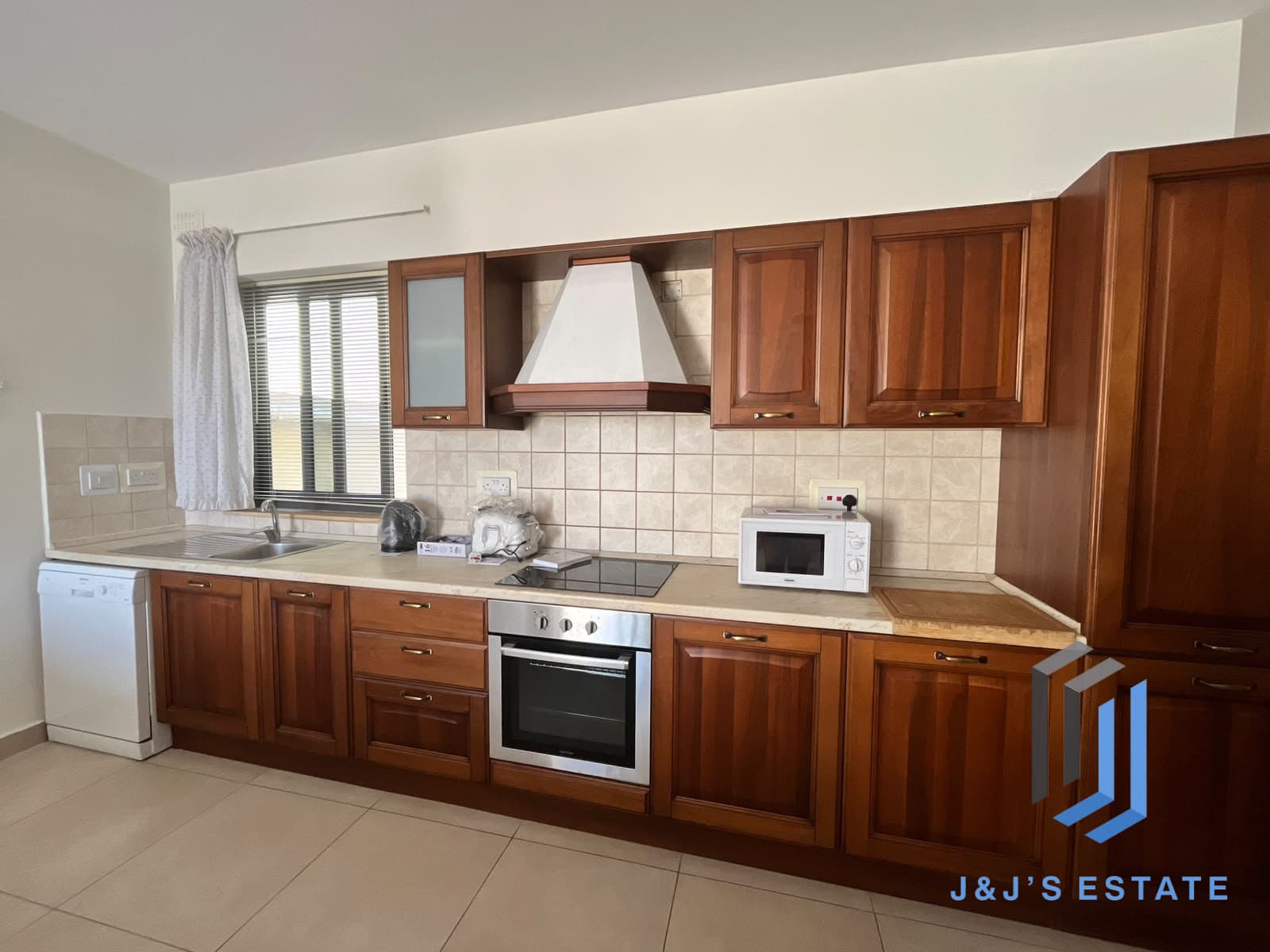 Fully furnished three-bedroom penthouse with sea view in Swieqi · 7