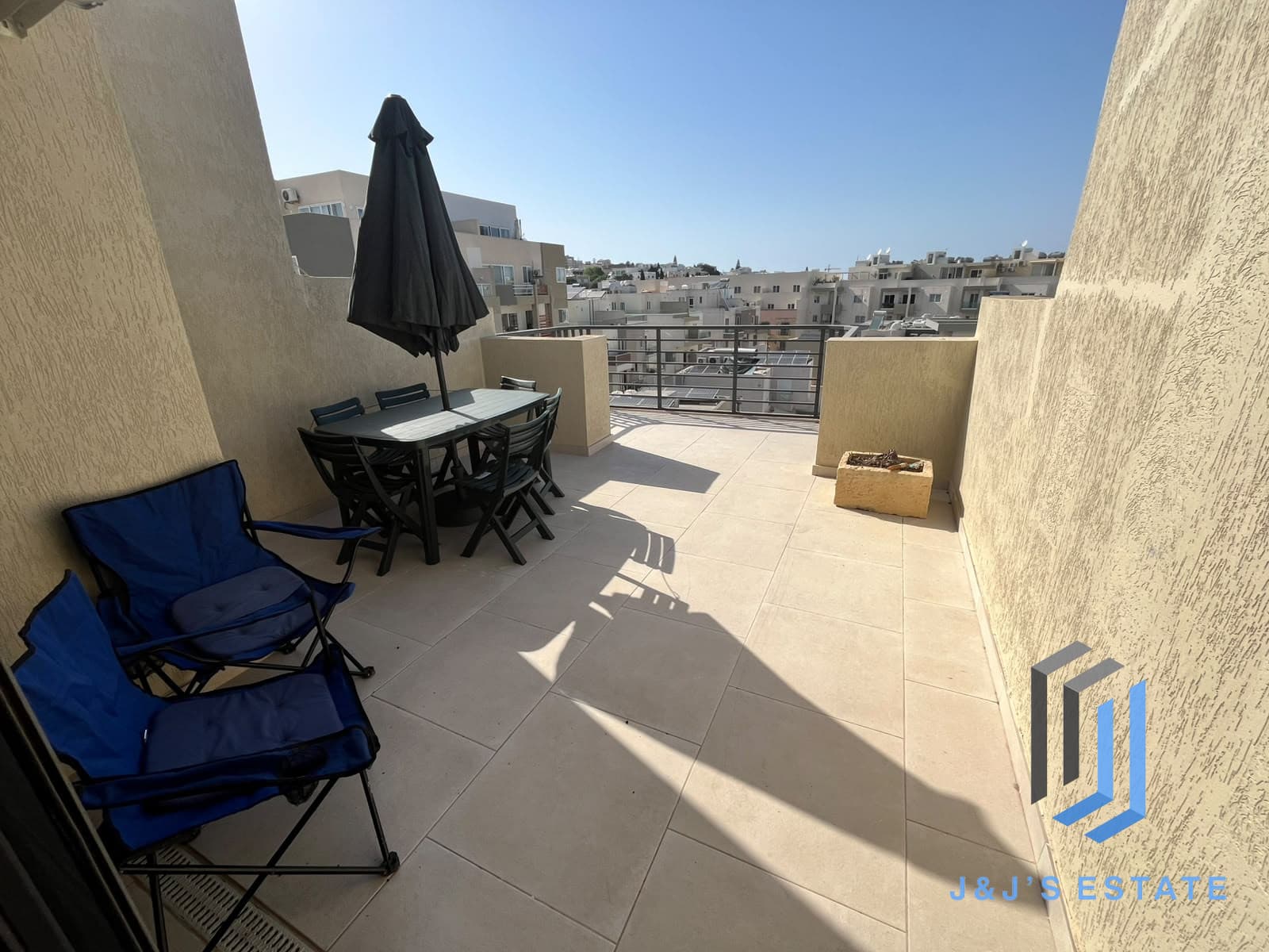 Fully furnished three-bedroom penthouse with sea view in Swieqi · 5