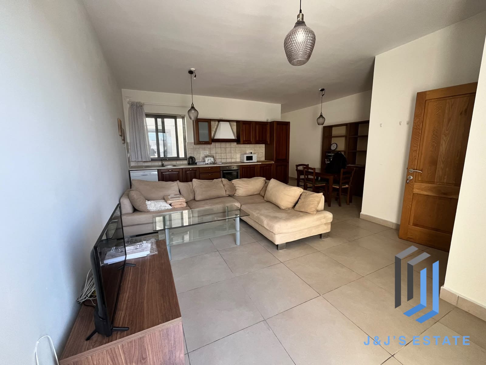 Fully furnished three-bedroom penthouse with sea view in Swieqi · 2